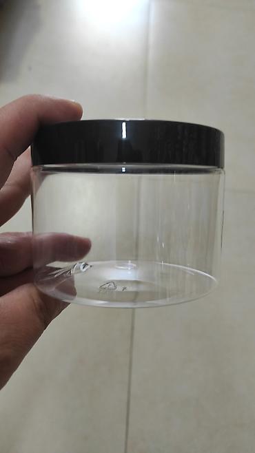plasmas vannalar: Şəffaf plastik qab – vidalı qara qapaqlı - Material: şəffaf, qalın — 1