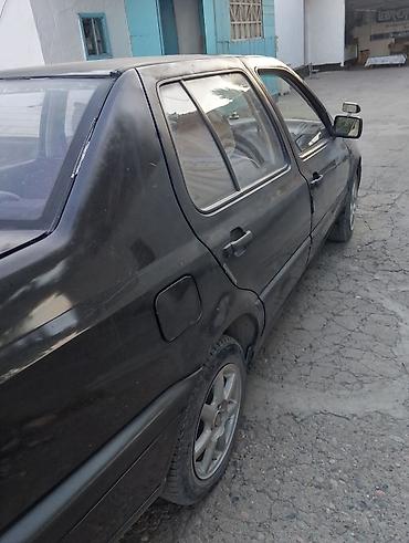 Volkswagen: Volkswagen Vento: 1992 г., 1.8 л, Кол менен иштөөчү, Бензин, Седан — 3