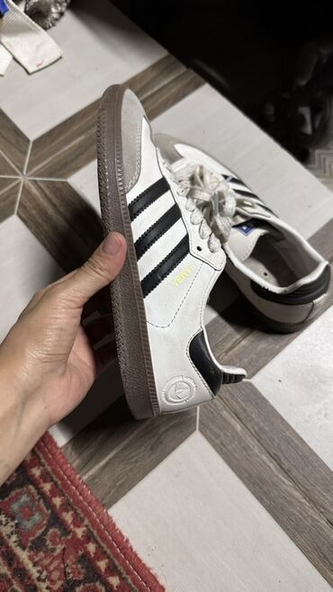 индийское платье на прокат: Мужские кроссовки, 39, Adidas, Б/у, цвет - Белый