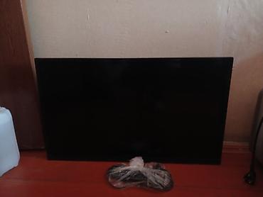 LED televizor, təxminən 32–40 düym ekran ölçüsü (nazik çərçivə)