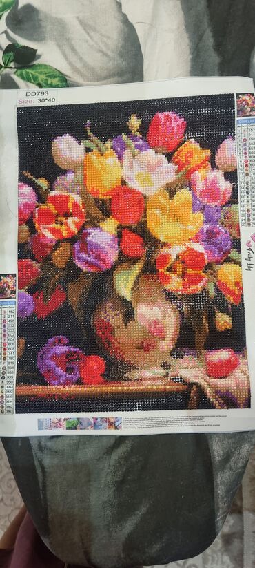 Картины: Продаю готовую картину 30 на 40см (мозайка) и картину красками на — 8