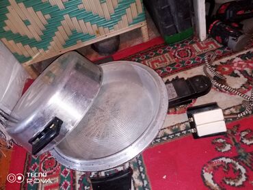 алюминиевые казаны: Прочная алюминиевая кастрюля с крышкой, предназначенная для широкого