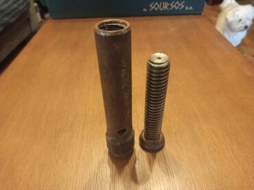 Ostalo: Dve špingle - navojna vretena. Detaljnije u pojedinačnim oglasima — 6