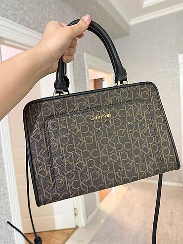 Çantalar: Calvin Klein orginal çiyin/əl çantası
Az işlenib defekt zede yoxdur — 1