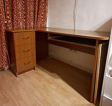 Digər mebel: Satılır yazı masası 
ölçüləri 150 /50 — 1