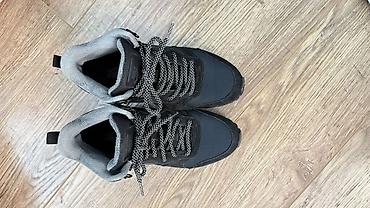 tech fleece: Кроссовки/ботинки Nike, черные с серыми элементами. Маломерят, больше — 4