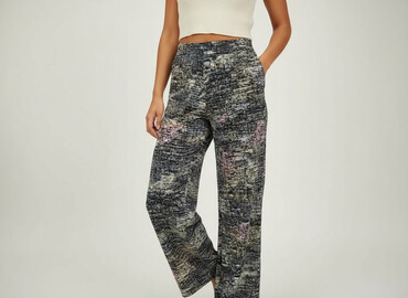 spodnie woskowane damskie stradivarius: Women`s trousers, size M (EU 38)