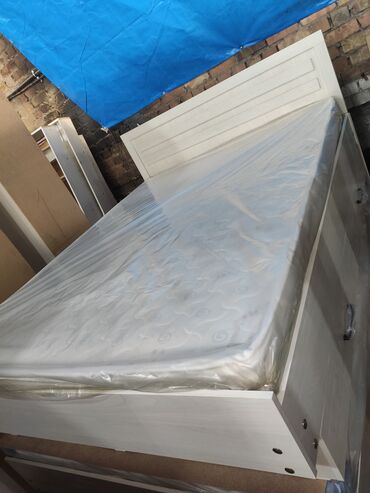 Двуспальные кровати: Новая двуспальная кровать с ящиками с матрасом Размер 1.5*2 — 5