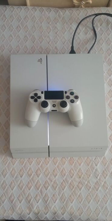 ps4 aliram: Playstation 4 fat satilir.500 gb yaddas.Bu reng az tapilandir. 2 pult