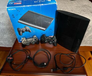 PS3 (Sony PlayStation 3): Ps3 super slim 500gb.2pult verilir.Icərisində 20 yə yaxın oyun