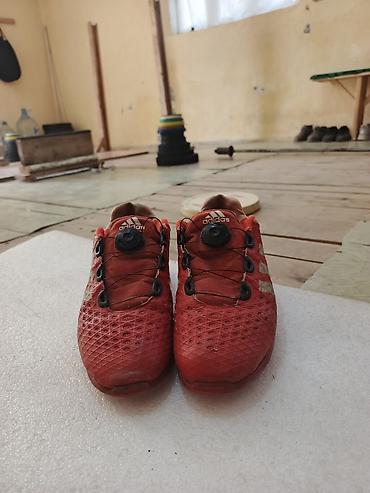 ayqqabi: Satılır: idman ayaqqabısı - Brend: Adidas - Rəng: qırmızı, yan hissədə — 2