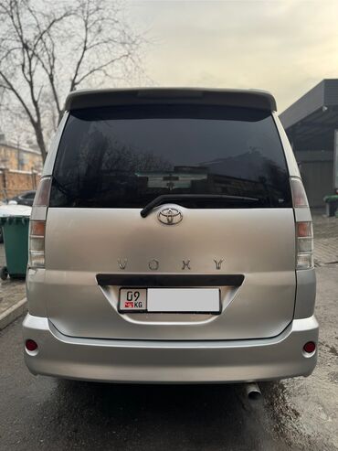Toyota: Toyota Voxy: 2002 г., 2 л, Автомат, Бензин, Минивэн — 6
