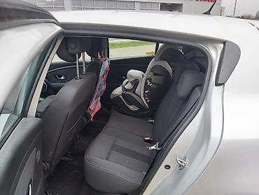 Renault: Renault Mégane III, 5-vrata hečbek, srebrna boja. - Motor: dizel — 9