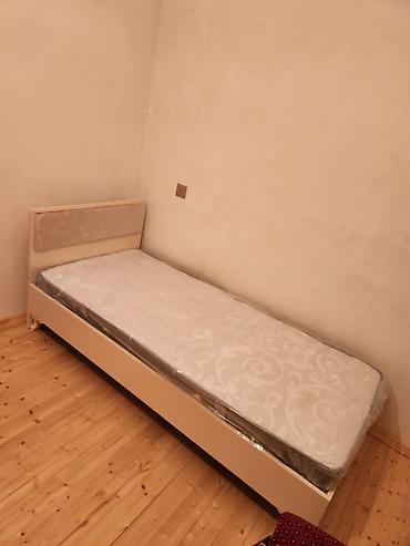 Tək nəfərlik çarpayı və döşək dəsti - Ölçü: təxminən 90x200 sm tək