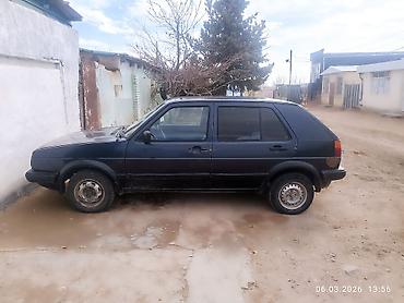 82 1: Volkswagen Golf: 1990 г., 1.6 л, Механика, Бензин, Седан — 1