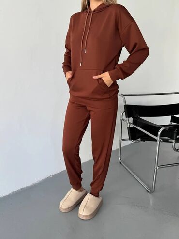 Gornji i donji deo: Komplet trenerka S M L XL 2XL Cena 3700 din — 9