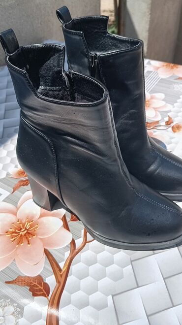 Botinka və botilyonlar: Burberry, Ölçü: 38.5, rəng - Qara, Yeni — 10