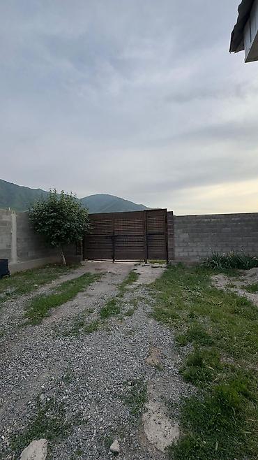 Продажа коттеджей и домов: 📣 Продаётся участок 8 соток в живописном селе Арашан‼️ с уютным домом — 3