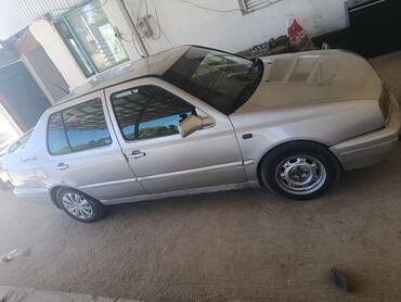 Volkswagen: Volkswagen Vento: 1996 г., 1.8 л, Механика, Бензин