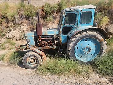 автомобиль базар: Köhnə mavi rəngli təkərli traktor - Kabinəli, metal karkaslı korpus - — 3