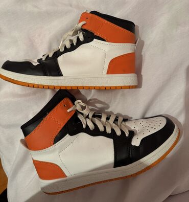 qadınlar üçün ketlər vans old skool: 38 ölçü
Unisex