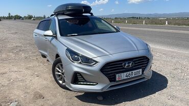 бублик соната: Автомобиль Hyundai Sonata серебристого цвета с багажником на крыше