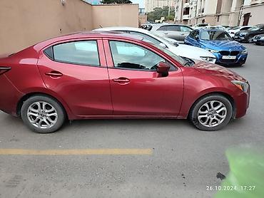 yaris masini: Toyota Yaris: 1.6 l | 2016 il Sedan — 2