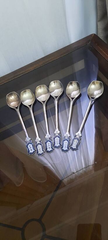 Süfrə ləvazimat dəstləri: Советского времени .Ножи нержавейка 10м .Ножи мельхиор 30м .Ложки — 17