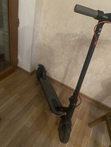 İşlənmiş Elektrik samokat ≤ 5", 251 - 350 Vt, 16 - 25 km/s, Ünvandan götürmə
