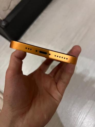 Другие мобильные телефоны: Смартфон с ярким оранжевым корпусом и плоскими гранями. Корпус из — 4