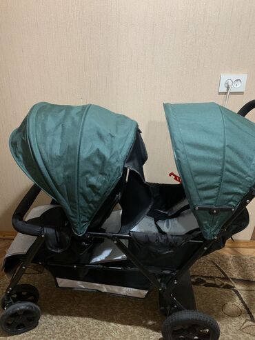 двухместная детская коляска: Коляска, цвет - Серебристый, Б/у