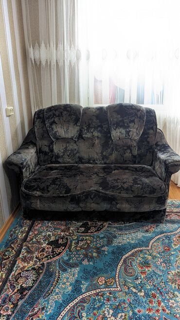 купить бу диван: Прямой диван, цвет - Черный, Б/у
