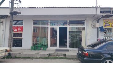 сдается квартира в баку: İcarəyə obyekt – vitrinli ticarət sahəsi - Geniş şüşə vitrinli fasad