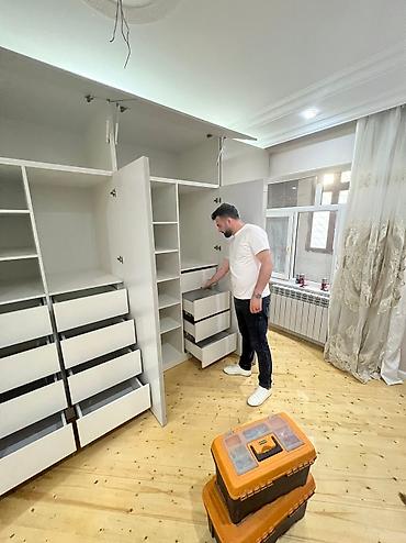 Sifarişlə dolablar: Düz dolab, Yataq otağı üçün, Paltar üçün, Açılan, Korpuslu, 5 qapı — 12