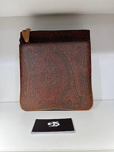 барсетка etro: Сумка ETRO через плечо с фирменным пейсли-принтом. - Формат — 5