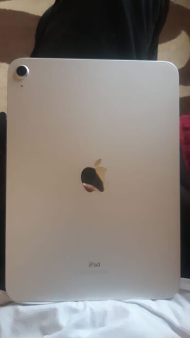 planset tablet: Salam ipad10 satılır təzədir 3 gündür alınıb. 250 yaddaşdır. 950