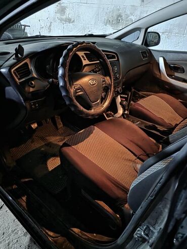 сиденье водительское: Kia Ceed: 2015 г., Автомат, Бензин