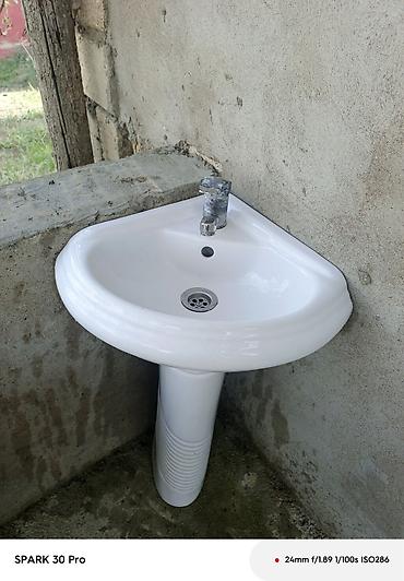 forma sifarişi: Künc tipli ayaqlı lavabo - Dizayn: Üçbucaq/künc forması, dar məkanlar — 1
