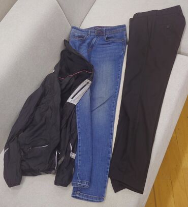 джинсовая куртка новый: Джинсы S (EU 36), цвет - Синий