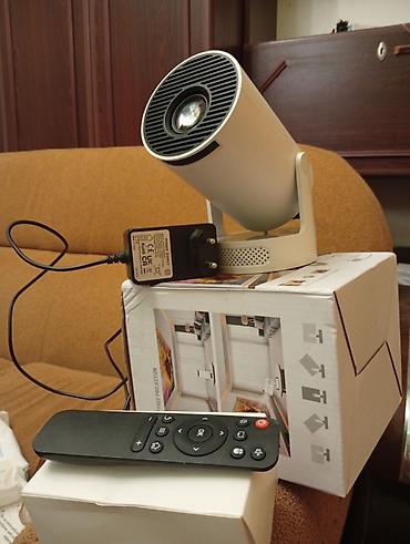 tv kronsteyn: Smart mini proyektor – uzaqdan idarəetmə pultu və adapter ilə - — 1