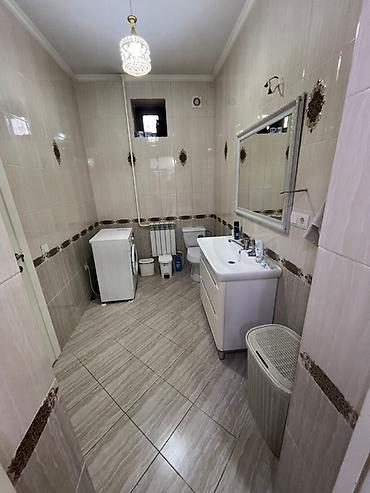 Продажа коттеджей и домов: Просторный двухэтажный дом с ухоженным зеленым участком. - — 42