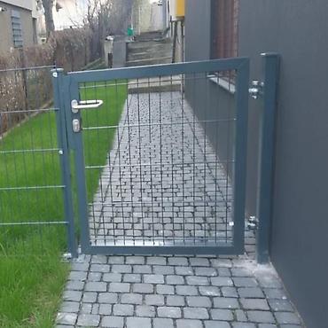 Proizvodi od rolovanog metala, metalni kanali: 🚪 PEŠAČKA KAPIJA CINK + PVC Sa dva stuba – komplet sa okovom 📍 Fence — 1