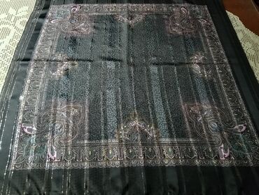 Marame: Dve elegantne ženske marame – kvadratnog formata. 1) Svilenkasta — 4