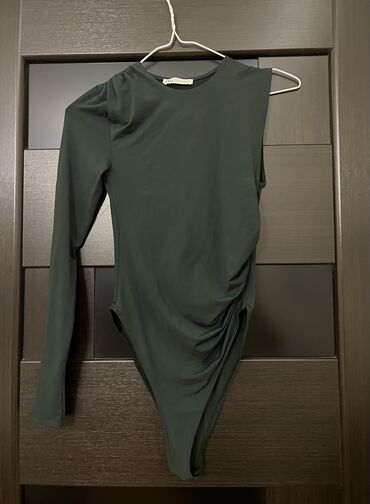 Otaq bitkiləri: Zara asimetrik qollu kofta. M razmerdir ama dar kalıp olduguna göre S — 9