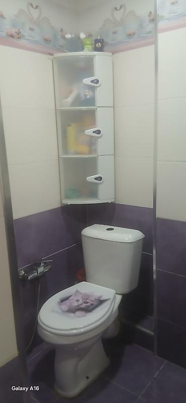 divar rəfi: Bucaq tipli hamam/tualet şkafı - Künc üçün nəzərdə tutulmuş divar — 1
