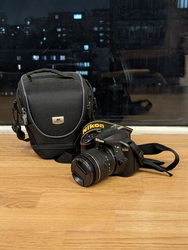 камера на машины: Зеркальная камера Nikon D3400 с комплектным объективом AF‑P DX Nikkor