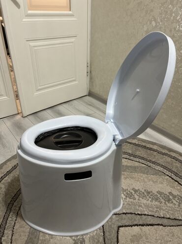 бак мусорный: Портативный туалет-биотуалет (ведро-туалет) с крышкой - Компактная