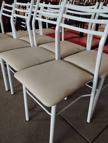 Стулья для кухни: Продаются железные стулья. Цена окончательна Доставка есть Стулья — 5