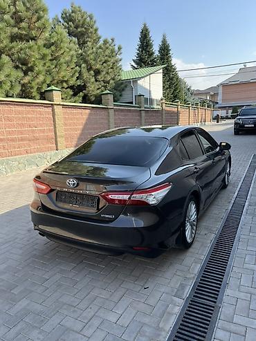 outback 2018: Toyota Camry: 2018 г., 2.5 л, Гибрид, Седан — 4