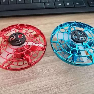 uçan spinner: Fly spinner. Uçan spinner bumeranq ayarlı əhvalınızı yüksəldəcək. şarj — 3